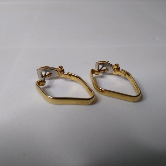 Vintage Gold Tone French Clip Earrings - Picture 3 of 11